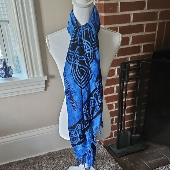 Vintage Scarf With Celtic Design - Picture 1 of 5